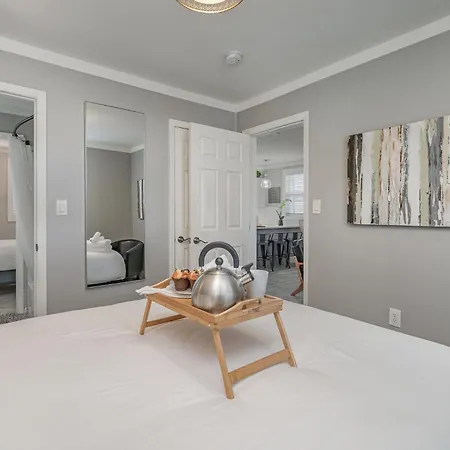 Pearlescence - Private Patios - 4 Mins To Broadway Holiday home