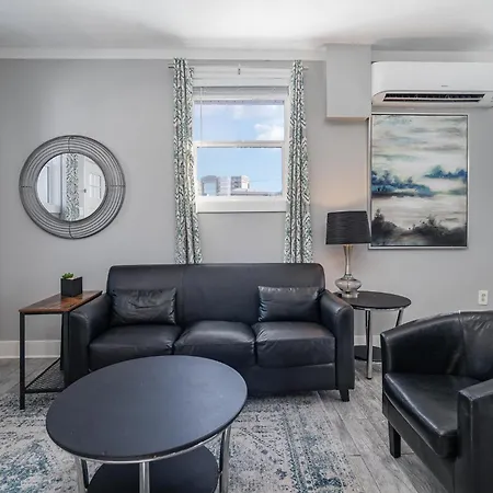 Holiday home Hidden Pearl-3 Units-private Patios-near Broadway