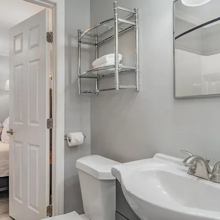 Hidden Pearl-3 Units-private Patios-near Broadway Holiday home