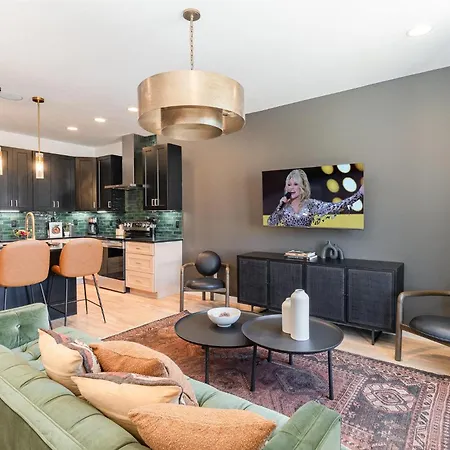 Cadence - Rooftop Decks - Skyline Views - Hot Tub Holiday home Nashville