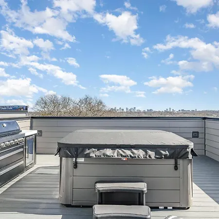 Cadence - Rooftop Decks - Skyline Views - Hot Tub Holiday home