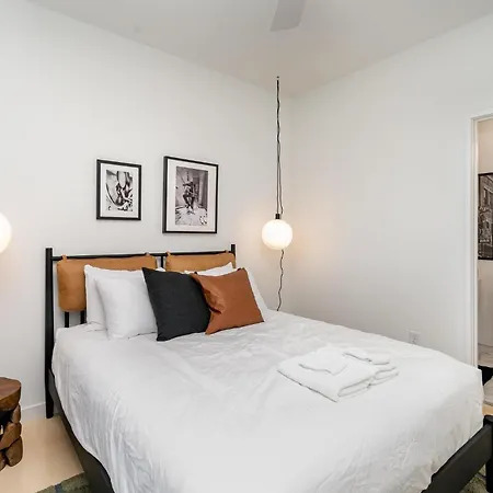 Holiday home Encore Echo-2 Units-mins To Ted Rhodes Golf Club
