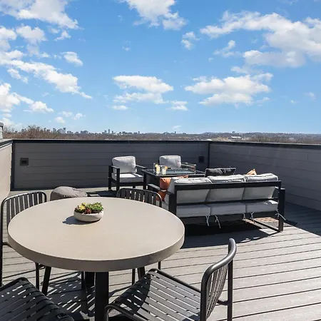 Holiday home Midnight Melody-rooftop Patio-near Ted Rhodes Golf *