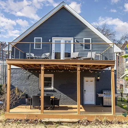 Modern Farmhouse- Fenced Backyard+patio-12 South Holiday home Nashville