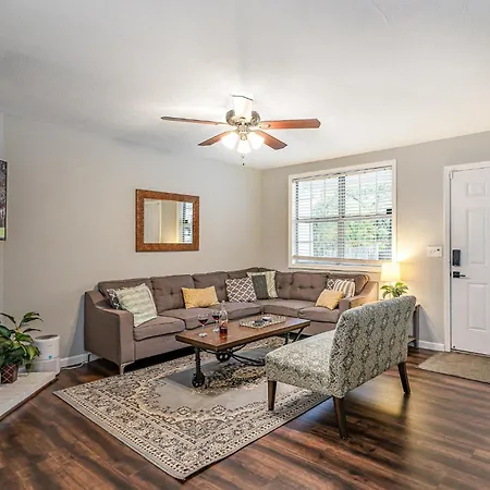 South Wing - 2 Units - 4 Bedrooms - Mins To Zoo Holiday home Nashville
