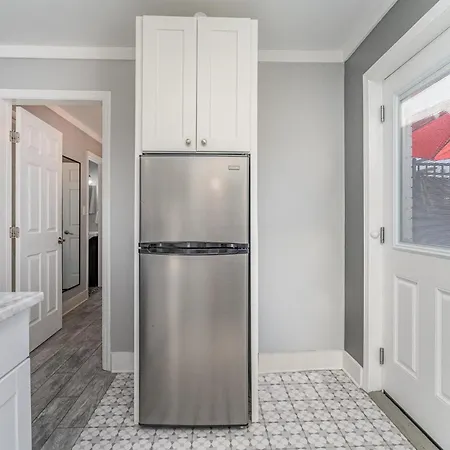 Urban Pearl-2 Bedroom & Private Patio-in Midtown *