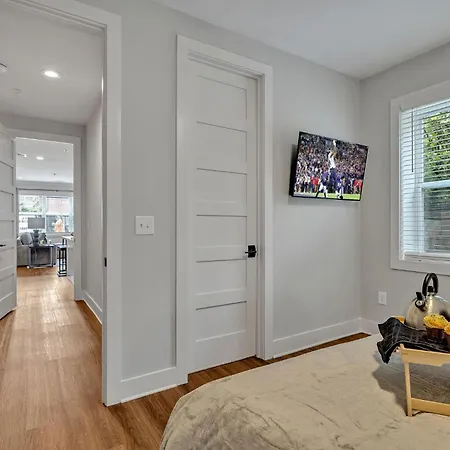 Holiday home Melrose Fusion - 6 Units - Minutes To Broadway
