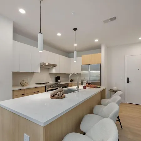 Hyve - Tempo - 2 Units - Walk To Broadway