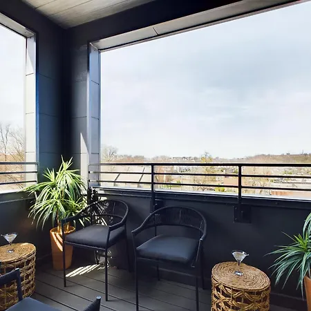 Penthouse Fox Den-2 Penthouse Suites-12 South Holiday home *