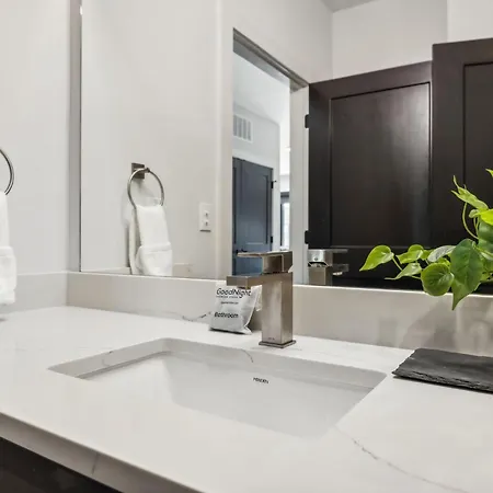 Urban Harmony-odyssey-minutes To Broadway Holiday home Nashville