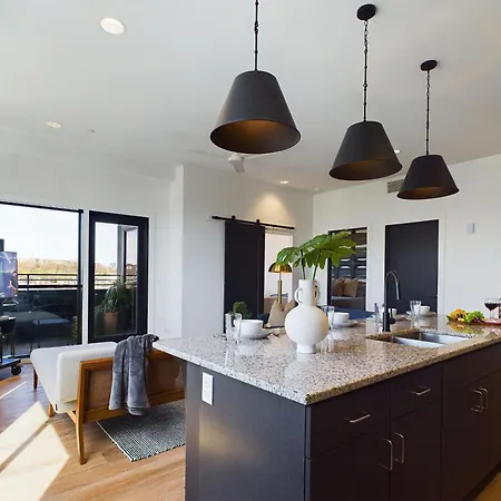 Penthouse Fox Den-2 Penthouse Suites-12 South *