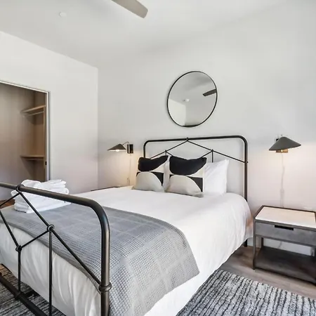 Urban Harmony-odyssey-minutes To Broadway Holiday home