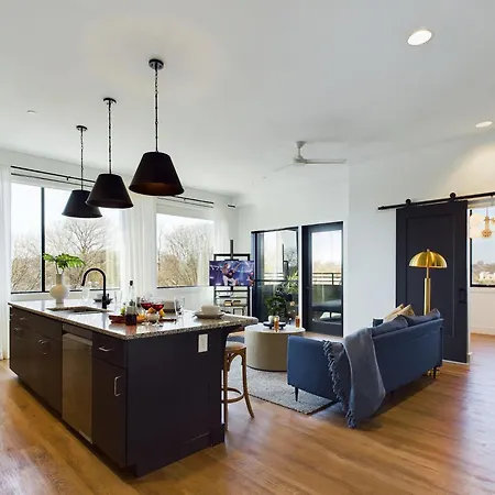 Penthouse Fox Den-2 Penthouse Suites-12 South *
