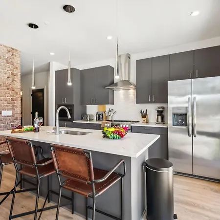 Holiday home Urban Harmony-odyssey-minutes To Broadway *