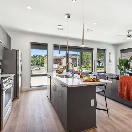Holiday home Urban Harmony-odyssey-minutes To Broadway Nashville