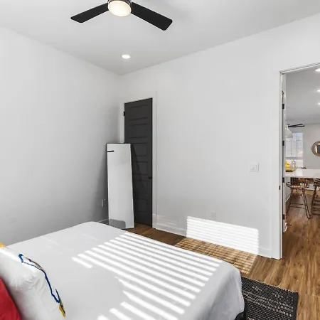 Holiday home Two Adjacent Homes Sleeps 24 Only 3 Miles To Broadway Nashville