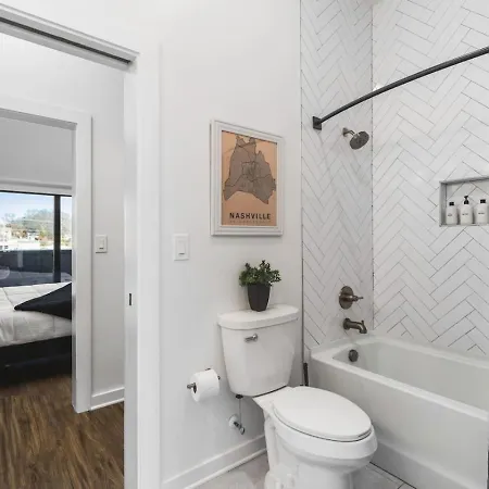 Two Adjacent Homes Sleeps 24 Only 3 Miles To Broadway Nashville
