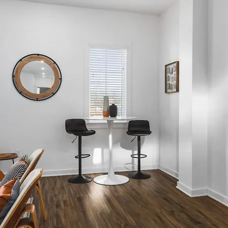 Two Adjacent Homes Sleeps 24 Only 3 Miles To Broadway Nashville