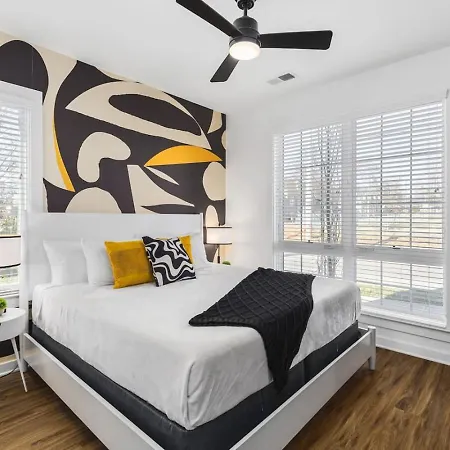 Two Adjacent Homes Sleeps 24 Only 3 Miles To Broadway