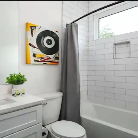Two Adjacent Homes Sleeps 24 Only 3 Miles To Broadway Holiday home Nashville