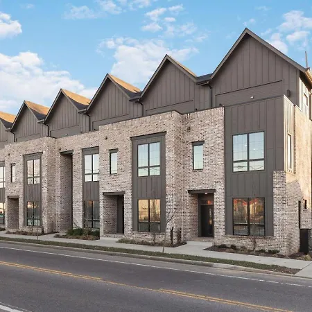 Two Adjacent Homes Sleeps 24 Only 3 Miles To Broadway Nashville