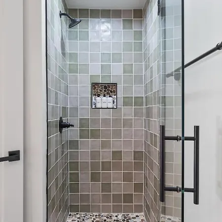 Vibrant Multi Building That Sleeps 48 With 7 Units Holiday home Nashville