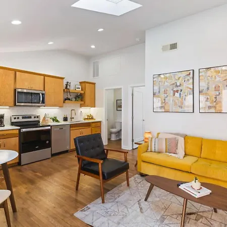 Vibrant Multi Building That Sleeps 48 With 7 Units Holiday home Nashville