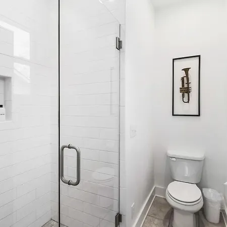 Two Adjacent Homes In 12 South And Belmont Area Sleeps 20 People Holiday home *