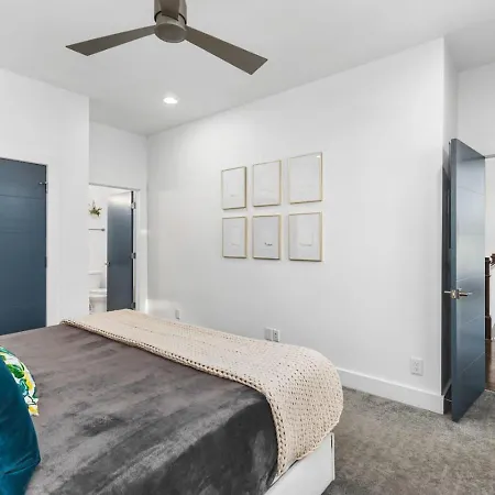 Two Adjacent Homes In 12 South And Belmont Area Sleeps 20 People * Nashville