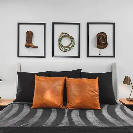 Two Adjacent Homes In 12 South And Belmont Area Sleeps 20 People * Nashville