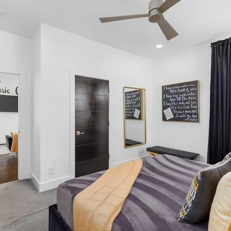 Holiday home Two Adjacent Homes In 12 South And Belmont Area Sleeps 20 People Nashville