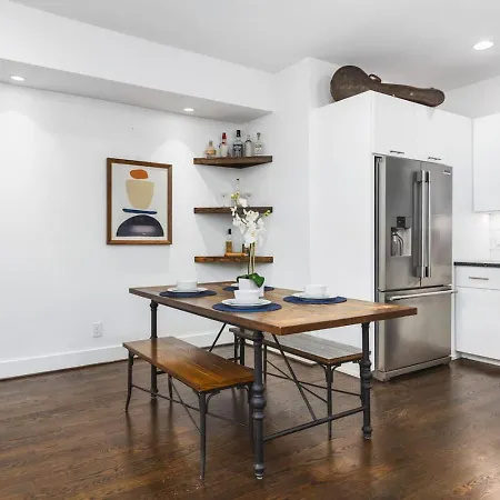 Two Adjacent Homes In 12 South And Belmont Area Sleeps 20 People Holiday home Nashville