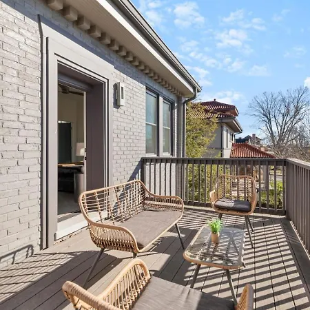 Holiday home Two Adjacent Homes In 12 South And Belmont Area Sleeps 20 People