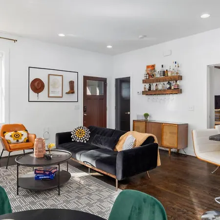Two Adjacent Homes In 12 South And Belmont Area Sleeps 20 People *