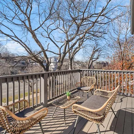 Two Adjacent Homes In 12 South And Belmont Area Sleeps 20 People Holiday home Nashville