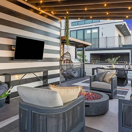 The High Note - Spectacular Rooftop Walk To Gulch Holiday home *