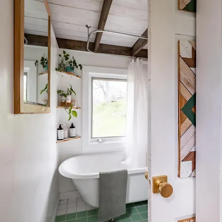 Dreamy Tiny House With Hot Tub And Garden Patio Holiday home Nashville