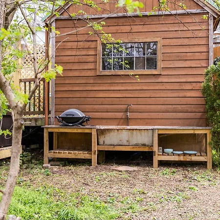 Holiday home Dreamy Tiny House With Hot Tub And Garden Patio Nashville