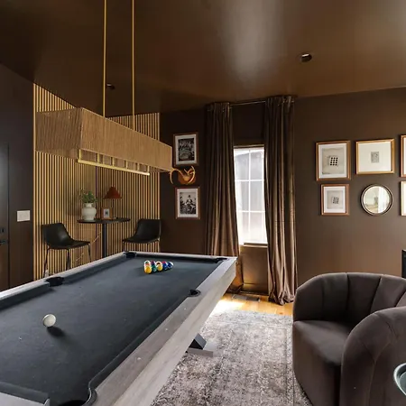 The Gambler - Pool Table Rooftop With Firepit