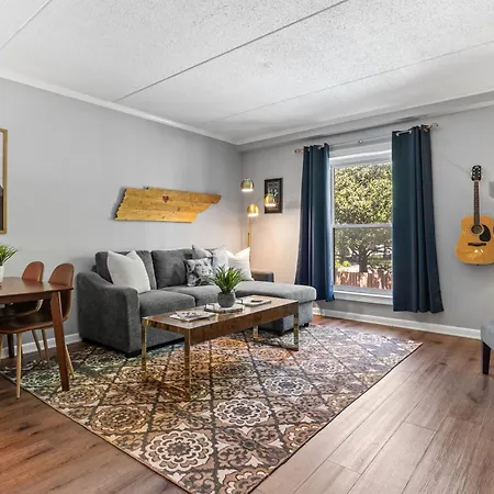 Famous Music Row 1 Bedroom With Free Parking And Pool Holiday home