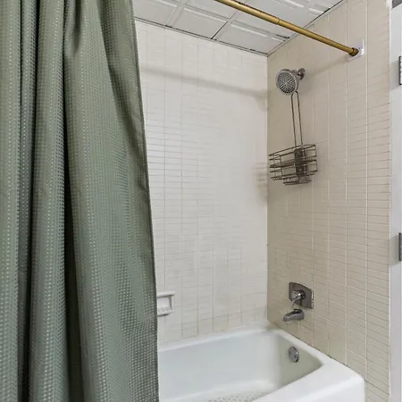 Famous Music Row 1 Bedroom With Free Parking And Pool Nashville