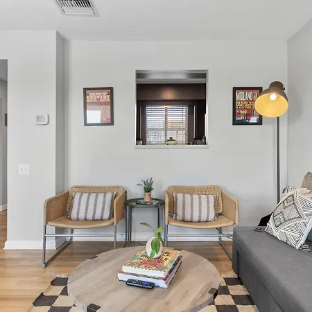 Oasis Walk To Broadway With Pool, Parking, Gym And Patio Apartment Nashville