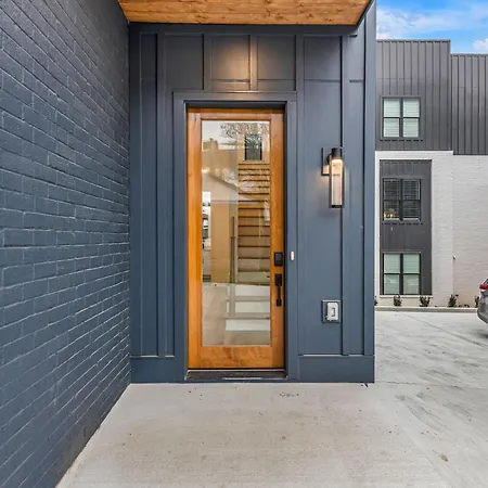 Holiday home Luxury Hot Tub & Rooftop Deck Downtown *