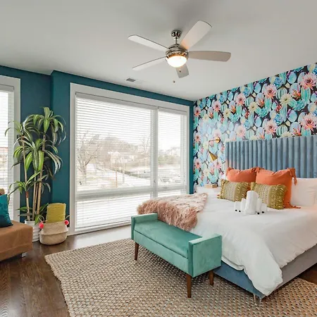 2 Chic Townhomes Near Geodis Sleeps 22 Holiday home *