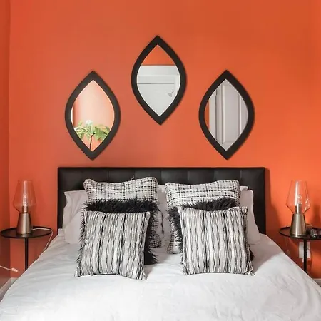 2 Chic Townhomes Near Geodis Sleeps 22 Holiday home