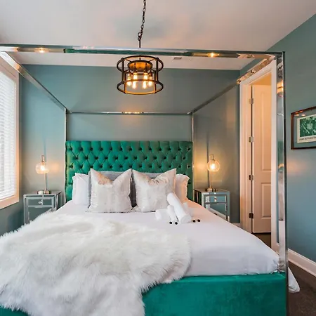 2 Chic Townhomes Near Geodis Sleeps 22 Holiday home Nashville