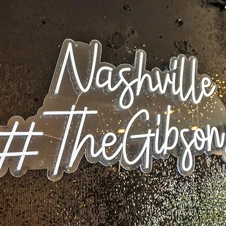 The Gibson- Pool/gym/parking, Walk To Broadway Holiday home Nashville