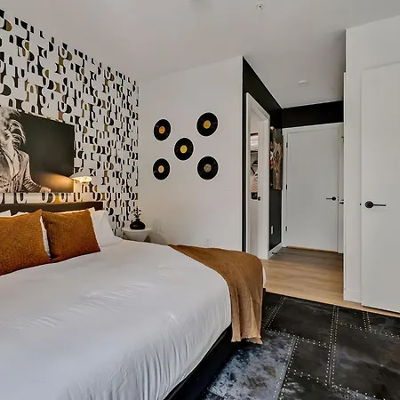 The Gibson- Pool/gym/parking, Walk To Broadway Holiday home Nashville