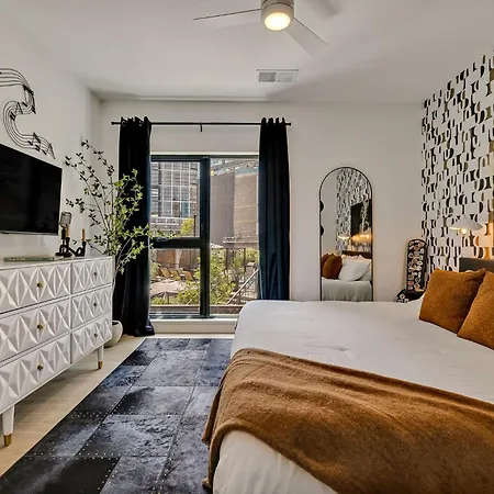 The Gibson- Pool/gym/parking, Walk To Broadway Holiday home Nashville