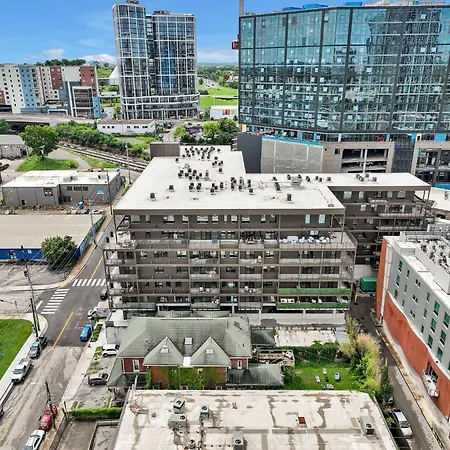 Honky Tonk Hideaway Walk To Broadway W Gym, Pool, Parking Holiday home Nashville
